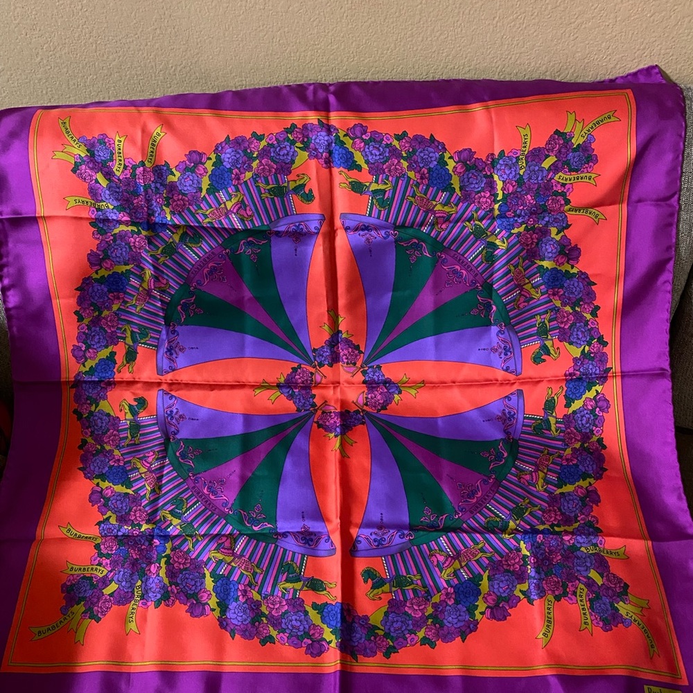 BURBERRYS scarf - Picture 3 of 10